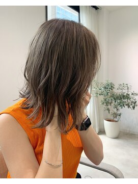 ヨーク(YOKE) YOKE 大人切りっぱなしボブケアブリーチミルクティーグレージュ