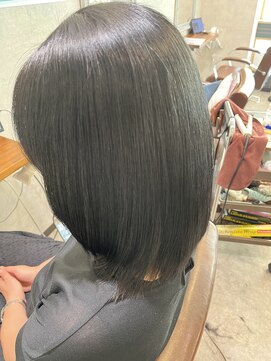 エスト(est) 癖毛も伸ばし、潤い効果も抜群M3D縮毛矯正【髪質改善/新宿】