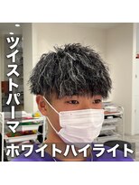 ルースト 西院店(ROOST)&nbsp;ツイストパーマ/ホワイトハイライト/マッシュ/ツーブロック