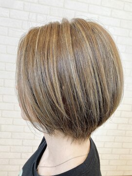 オカモ(Ocamo..) 大人ハイライト×ショートレイヤー