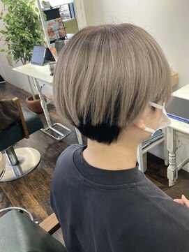 アークス(Ark'ss) ハンサムショート×ホワイトベージュ