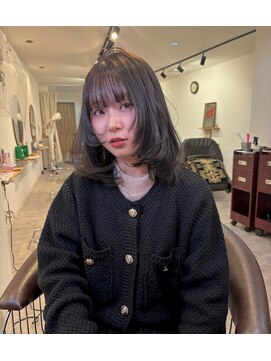 ナビ(nabi) 柔らかく動くミディアムレイヤーカット