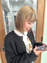 ヒビヲ 天神警固(HIBIO) ショートボブ切りっぱなしボブタッセルボブブリーチダブルカラー