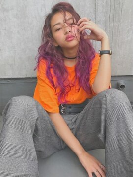 ジーナ(XENA) 個性派パープルヘアー