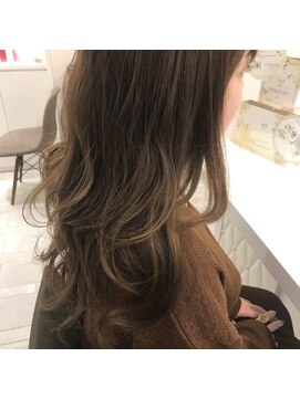 カシェ シモムラ(Cashe'e SHIMOMURA) チョコレートみたいな甘いカラー