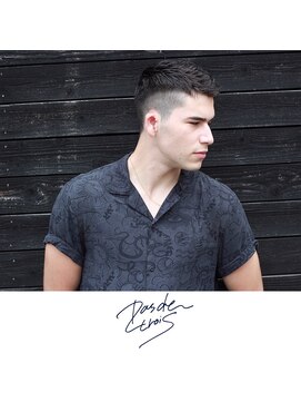 パドトロワ(Pas de trois) 新潟×外人風バーバースタイル×フェードスキンカット