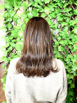 ヘアーデザイン ニコ(Hair Design nico) 外ハネゆるふわスタイル