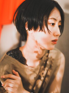 トゥコ(tuco) ハンサムショートセンターパートショートヘア簡単スタイリング