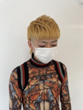 ヴァンクラウドコウベ(VENT CLOUD KOBE) 非王道マッシュウルフメンズショート☆ツーブロイエローベージュ