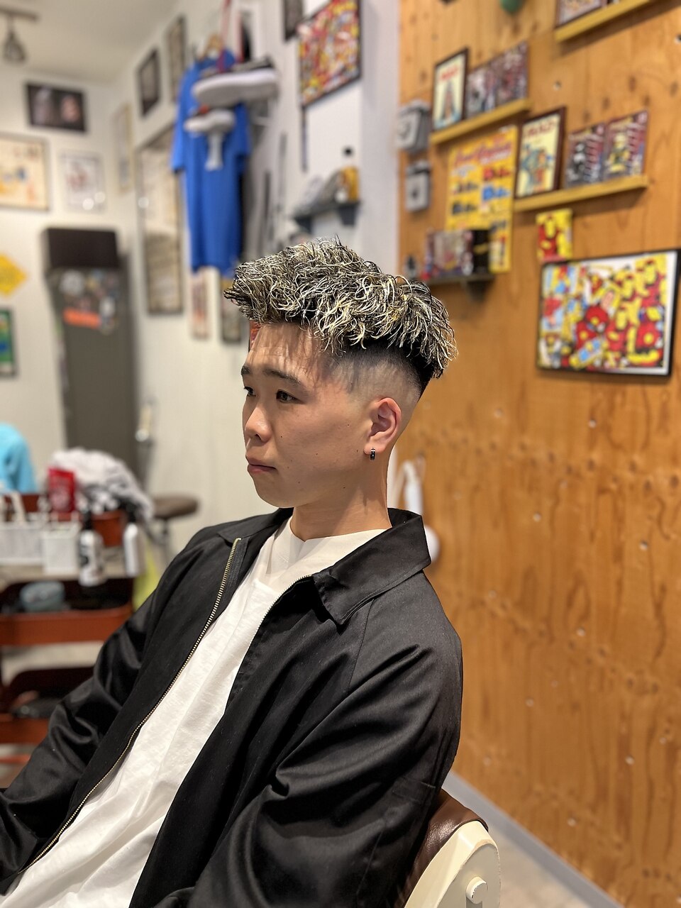 ツイストスパイラルパーマ×金メッシュ×スキンフェード