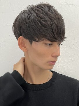 ロイ 南青山 表参道(ROI) 黒髪ニュアンスパーマセンターパートスパイラルパーマショート