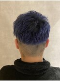 ネイビーカラーのアップバングスタイル