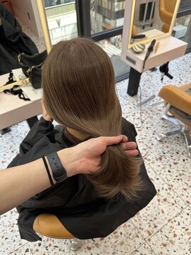 ボタン シブヤ(VOTAN SHIBUYA) 韓国ヘア/顔まわりカット/艶感カラー/ミルクティベージュ