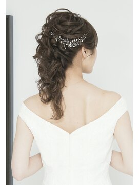 フェリーチェ(Felice) 花嫁 ブライダル 結婚式 ドレス ポニーテール