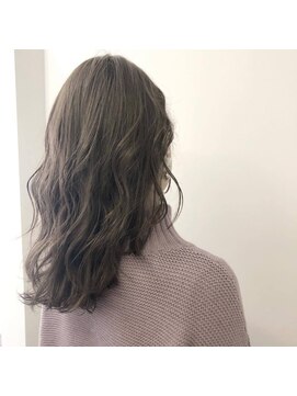 ルーツアイリー 心斎橋(ROOTS IRIE) 20代30代40代大人かわいいグレージュ艶カラーひし形レイヤー