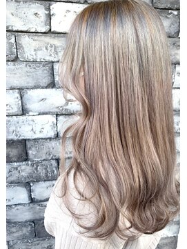 ラヴィエール(LAVIERE by R-EVOLUT) 上質なホワイトベージュ 髪質改善 店長 柿本翔一朗