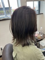 ヘアー ワンアビル(Hair One Abile) 外ハネくびれミディ/イヤリングカラー/アッシュシルバー