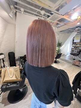 ロア インターナショナル 新宿店(LoA International) 【LoA】ピンクベージュピンクアッシュブリーチ切りっぱなしボブ