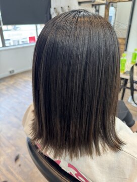 ヤイ(Yhai) カット