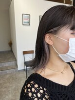 アットラップレーヴ(attrape-reve)&nbsp;20代30代大人可愛いインナカラー外ハネボブホワイトベージュ