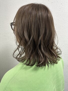 ジェナ(Jena) 外ハネ透け感ベージュ