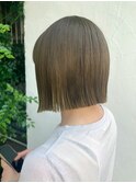 オリーブグレージュ切りっぱなしボブ白髪ぼかしブリーチなし