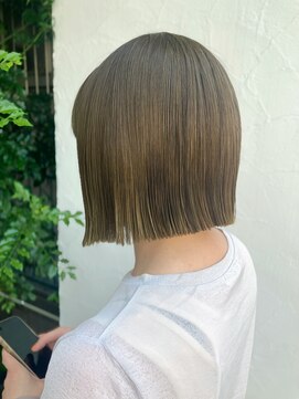 ヴァロ(Valo) オリーブグレージュ切りっぱなしボブ白髪ぼかしブリーチなし