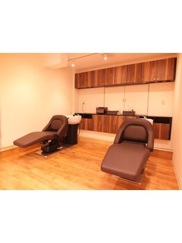 日々の疲れに、ご褒美を♪厳選したシャンプー剤の中からお好みの香りを選んでヘッドスパしていきます！