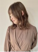 オリーブベージュ