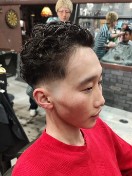 スリーセント 栄(3/cent) オールバックパーマ/スパイラルパーマ/フェードカット