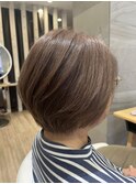 丸みショートボブで魅せる大人のツヤ感