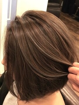 リノ(Lino) 美髪ボブスタイル