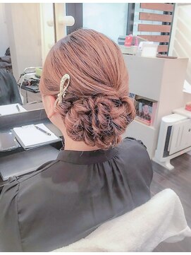 ブラウ ネイル パーティー(Blau Nail Party) スッキリぽこぽこカールシニヨン