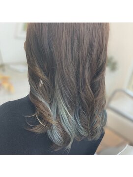 ヘアー ラミュウ(Hair La'Miu) インナーカラーアイスブルー