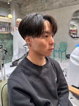 ゼスト リル 新宿(ZEST lill) 透け感センターパート 毛流れ ハイライト