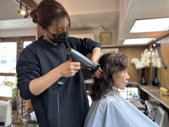 サロン ド パリスの写真/少人数のゆったりした空間での施術だから、髪のお悩みも相談しやすい◎気さくな女性スタイリストのみ♪