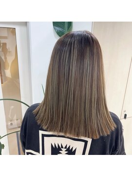 アオ 岡野 横浜(a-o) 【安藤貴志】切りっぱなしスタイルxグレージュxハイライト*