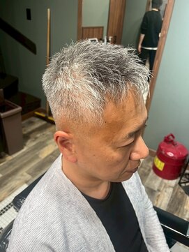 スタンドバーバー 柏(STAND BARBER) スペインカール/スパイキーショート/ブルーブラック