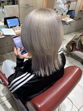 エム インターナショナル 春日部本店(EMU international) 2ブリーチでつくるホワイトベージュ