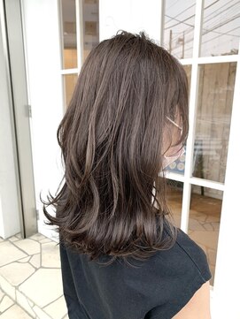 ブル(blu) 透明感◎外ハネセミロング