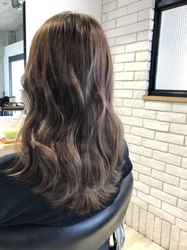 ストロベリーR. オリーブブラウンカラー