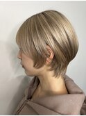 ショート×ホワイトブロンド