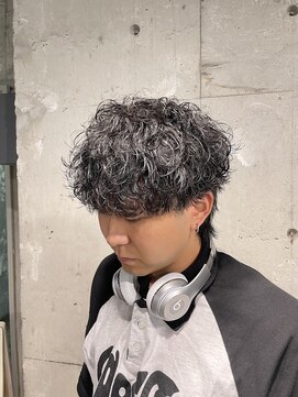 スリー 横浜(THREE) 【GEN】指名 メンズウルフ/波巻きスパイラル/メンズパーマ