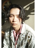 キュー(Cue_)&nbsp;無造作スパイラルのウルフセンターパートパーマ　1 【影山】