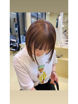 スニュウ(snuw) 切りっぱなしボブ小顔カットグレージュミルクティ