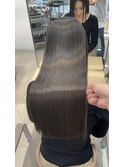 圧倒的ツヤ感とまとまりを叶える美髪矯正