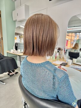 ヒビヲ(HIBIO) 横浜ボブケアブリーチダブルカラータッセルボブ切りっぱなしボブ