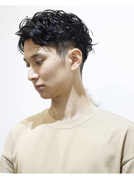 イル(ill) ツーブロック　アップバング　さっぱり　オシャレパーマ