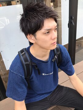 アンド ストーリーズ(&STORIES) 七三かきあげショートレイヤースタイル