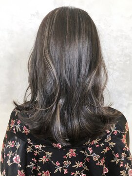 アイティー バイ アルバム 浦和店(IT by ALBUM) ハイライトロブ_オリーブカラーハイライトカラー_ba242291